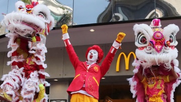 Рестораны McDonalds в Китае назовут Дзинь Гуун Мень, но ассортимент не поменяют
