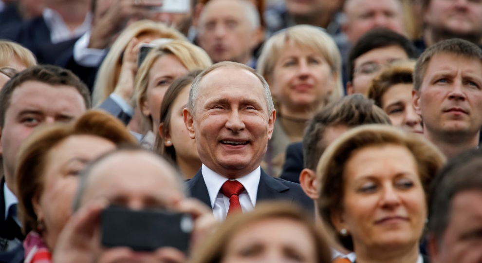 Выборы президента в России превратят в референдум о доверии Путину - Bloomberg