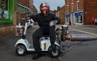 Британец сделал реактивный скутер для инвалидов