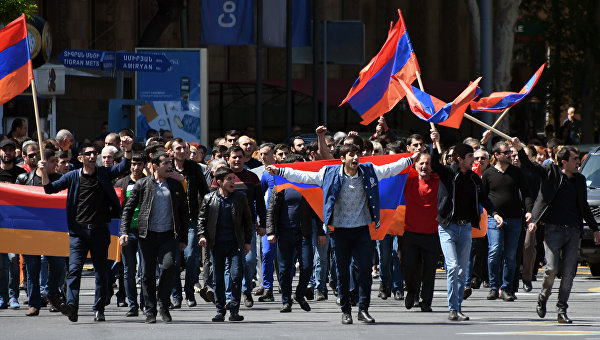 Российские дипломаты встретились с лидерами протестов в Армении