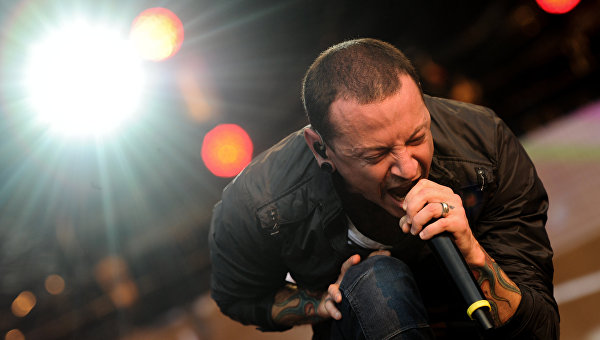 Солист Linkin Park покончил с собой за несколько часов до фотосессии