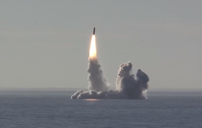 Росія провела залповий запуск ракет Булава