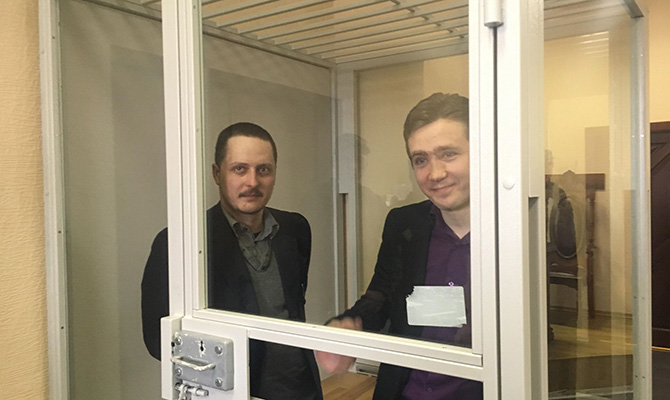 Суд выпустил из тюрьмы журналистов Васильца и Тимонина