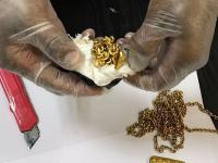 Таможенники Шри-Ланки задержали контрабандиста с килограммом золота в заднем проходе