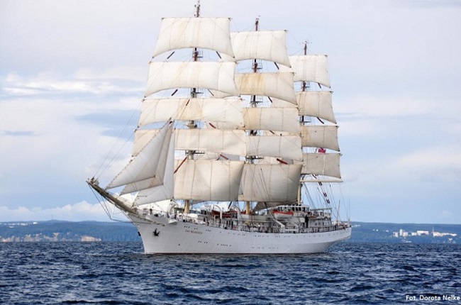 Polish tall ship in Japan on Independence Cruise