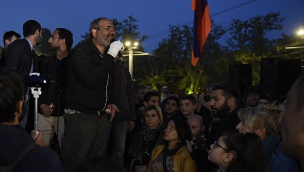 Акция протеста в Ереване. Митингующие блокируют центральные улицы