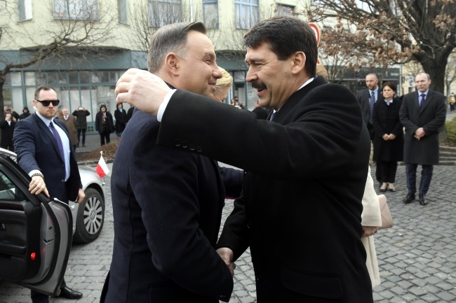 Polish president flies to Hungary to celebrate friendly ties