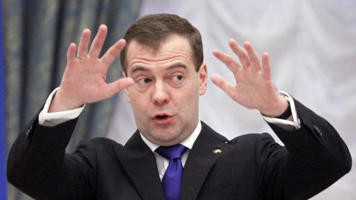 Помирать тебе от голода: как РФ поздравила Медведева с днем рождения