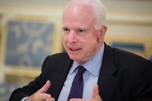 Маккейн в Сенате США вступился за Украину по летальному оружию