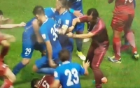 Во время футбольного матча в Китае началась драка (видео)