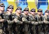 Порошенко: У 2019 році зарплата українських військових зросте мінімум на 30 процентов
