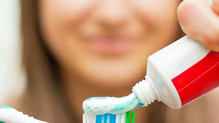 Зубная паста не спасает эмаль - ученые