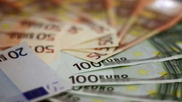 Курс валют на 17 серпня: долар і євро стрімко повзуть вгору