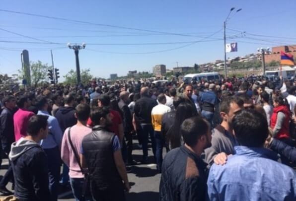 Майже 200 демонстрантів затримала поліція в Єревані