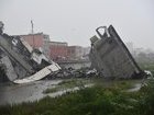 Обрушение моста в Генуе: спасатели нашли авто с погибшей семьей, число жертв возросло до 41
