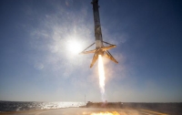 Ракета Falcon 9 успешно вернулась на Землю после запуска спутника