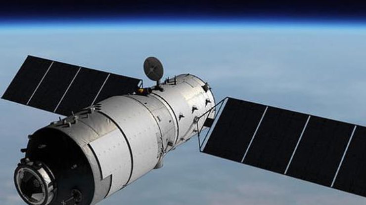 Китайская космическая станция сошла с орбиты и падает на Землю