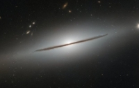 Астрономи знайшли лежебоку галактику
