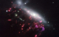 Астрономы обнаружили сверхмассивные черные дыры, питающиеся космическими медузами