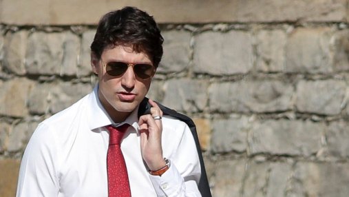 Канадского премьера Трюдо оштрафовали на 100 долларов за солнцезащитные очки