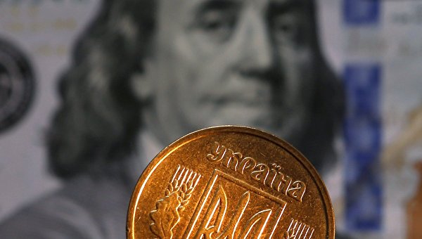Нацбанк ослабил курс гривны к евро и рублю